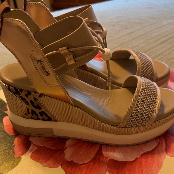 Nero Giardini Women's Beige Sandals - Picture 3 of 9